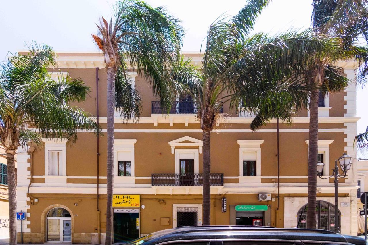 Palazzo Bellocchi - Suites & Apartments Brindisi Exteriör bild