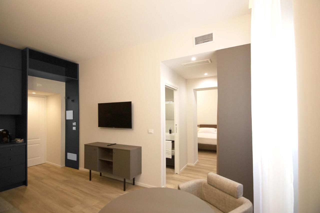 Palazzo Bellocchi - Suites & Apartments Brindisi Exteriör bild